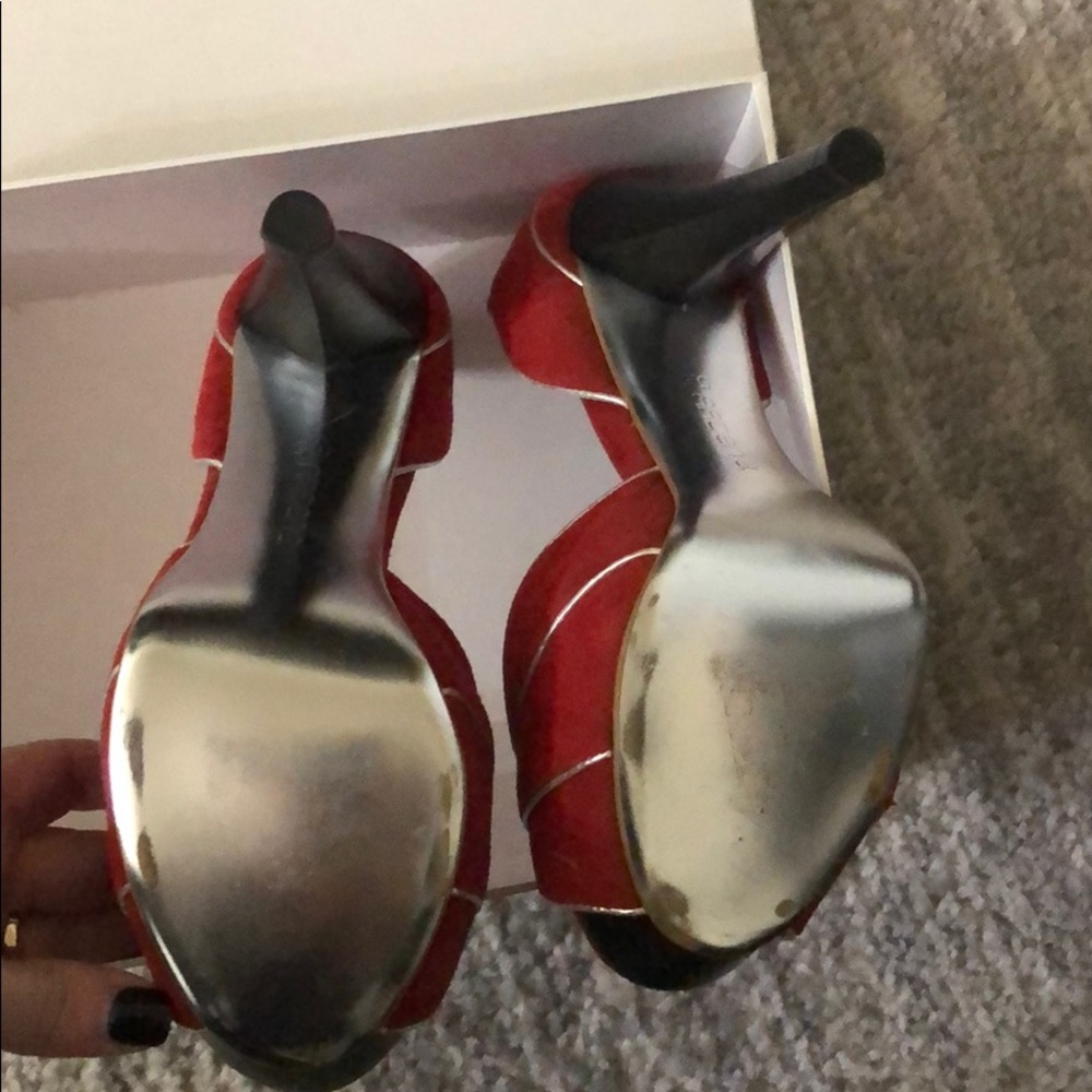 Red Pumps - image 2